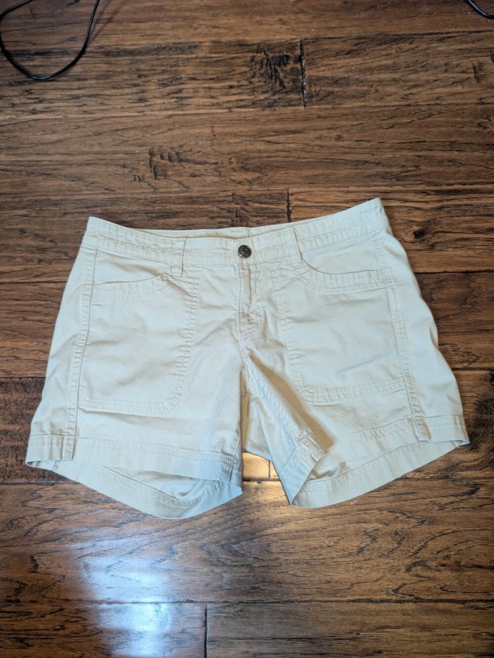 The North Face Women's Shorts Size 4 in light tan